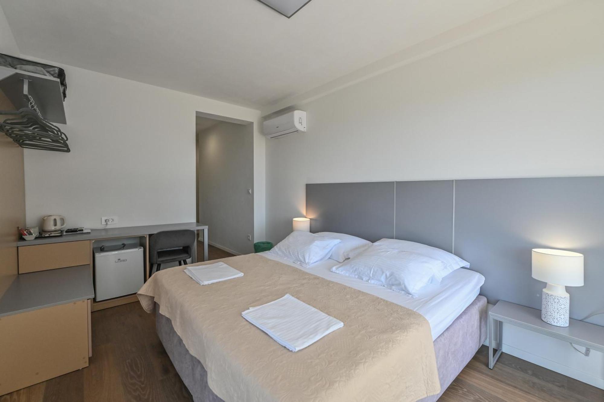 Villa Cala, Hotel Rooms&Apartments 노바야 외부 사진